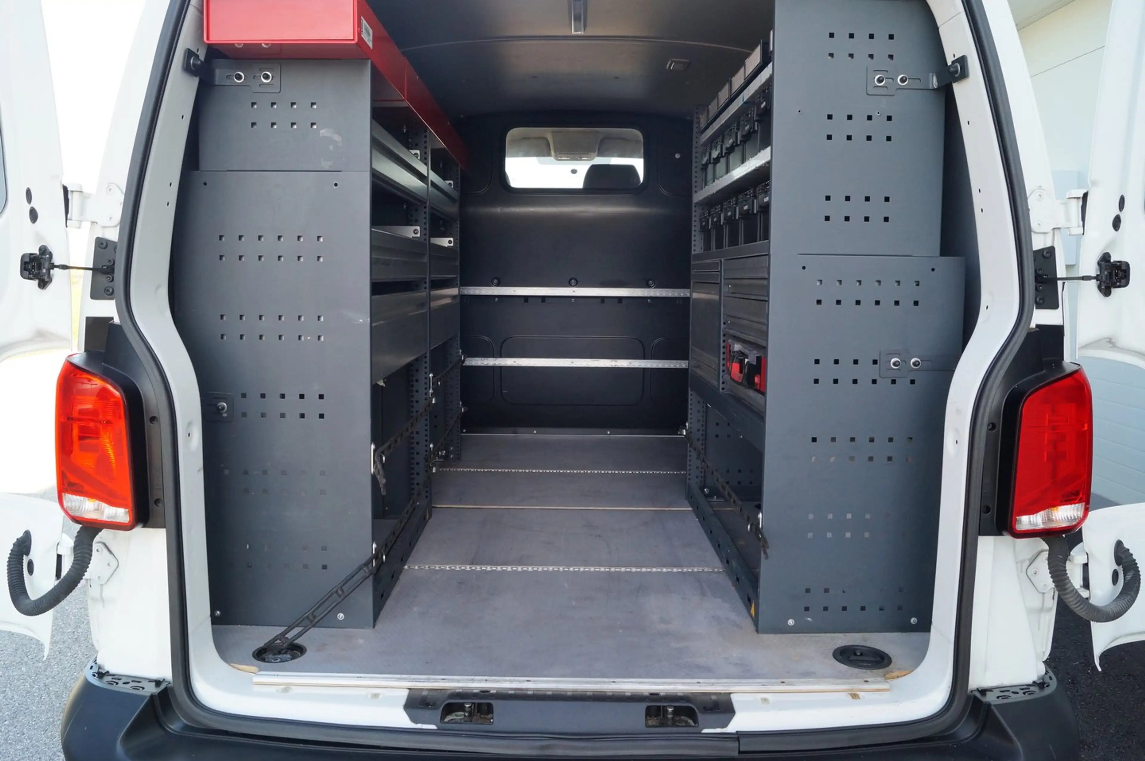 Volkswagen T6.1 Transporter VW Transporter T6.1 Kastenwagen TDI — photo 10