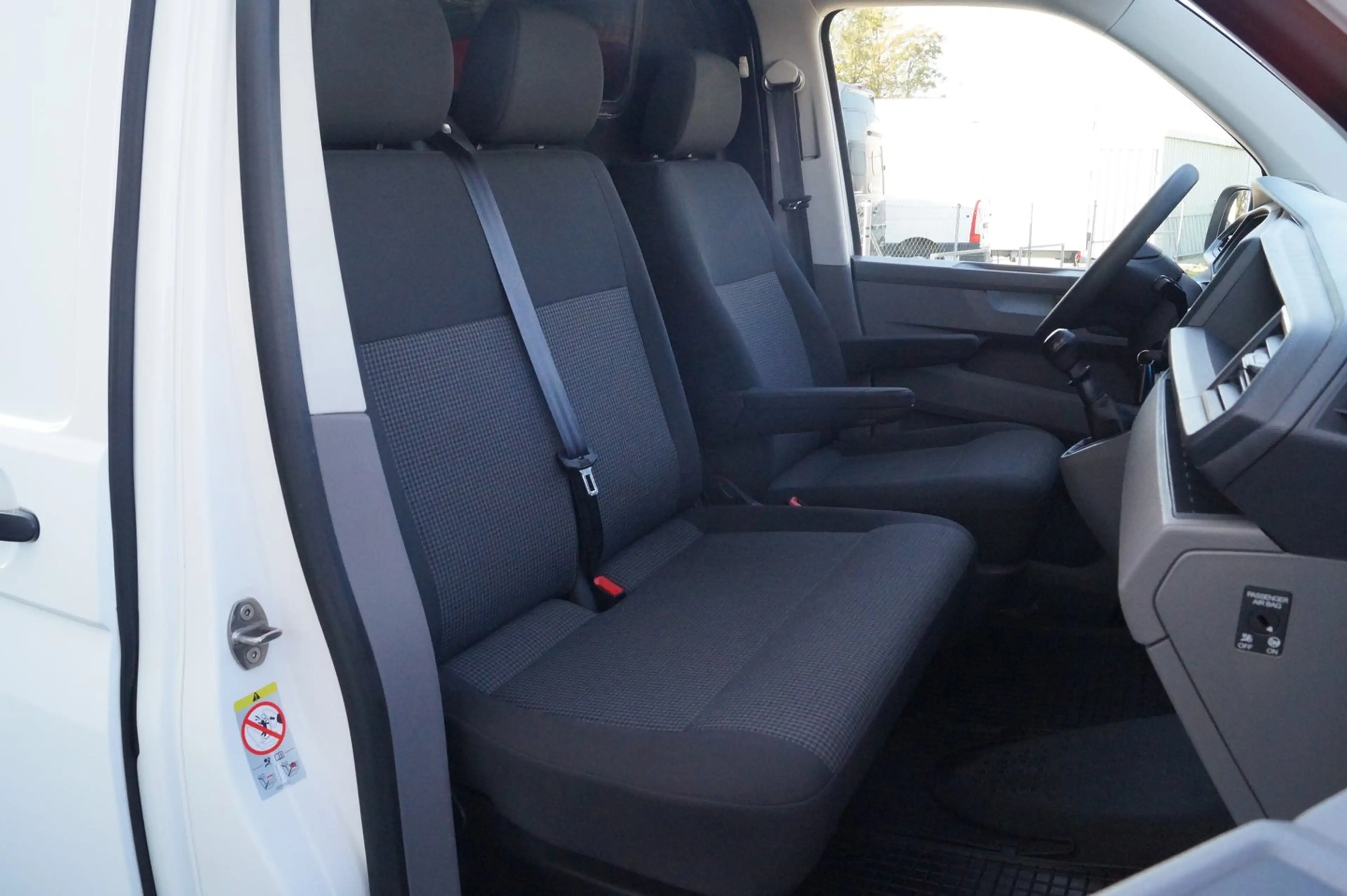 Volkswagen T6.1 Transporter VW Transporter T6.1 Kastenwagen TDI — photo 8