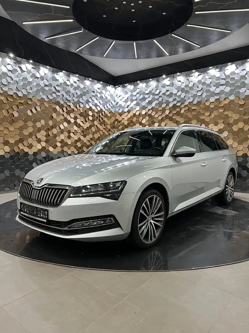 Skoda Superb 4x4 /APR Stage 3/Digital T/LED/AHK/ Silber - 1
