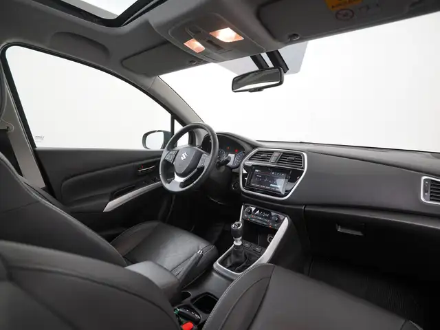 Suzuki S-Cross view 2