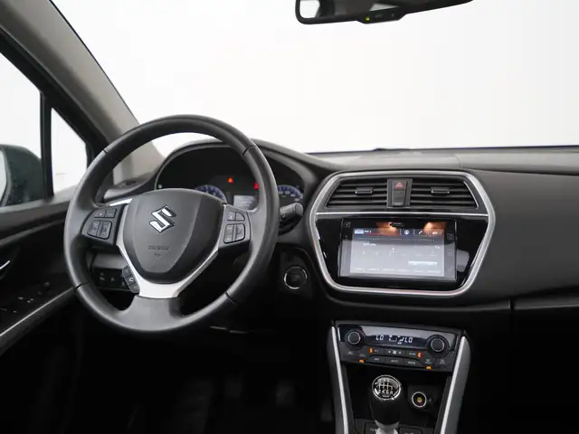 Suzuki S-Cross view 5