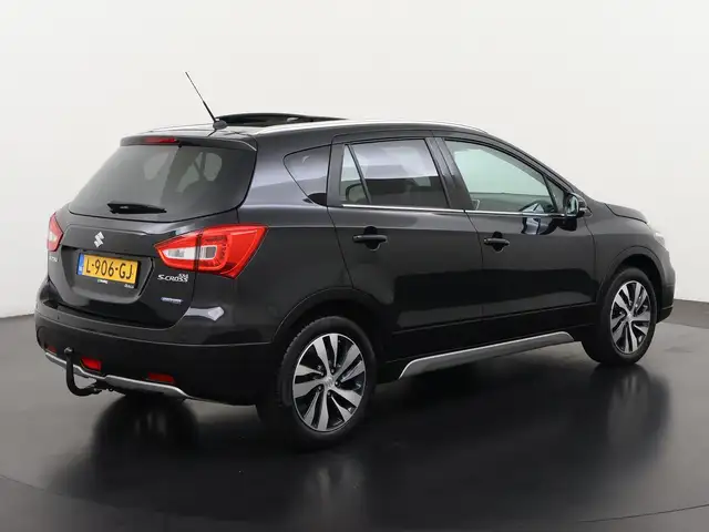 Suzuki S-Cross view 4