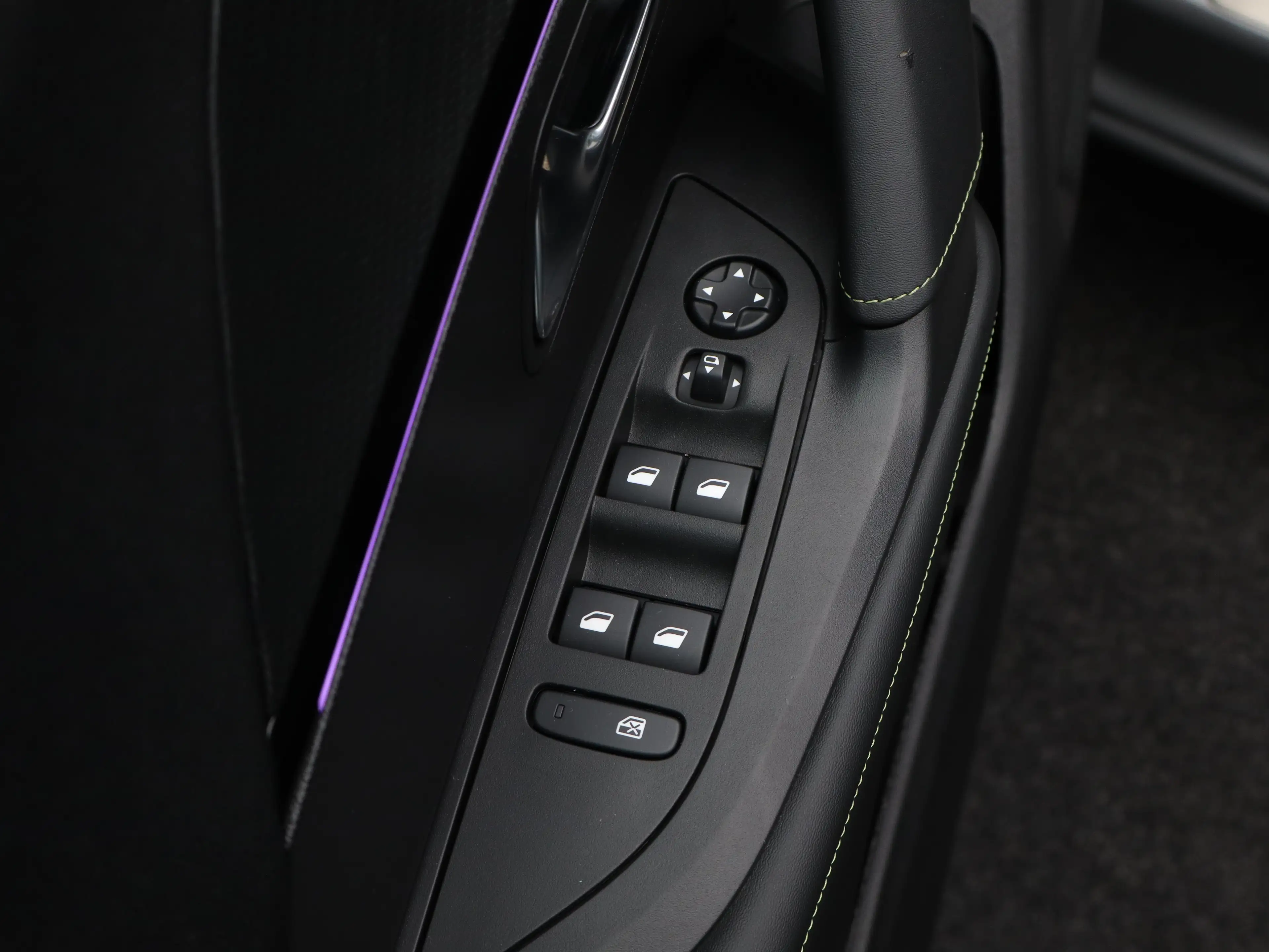 Peugeot e-2008 EV GT 54 kWh SOH 96% | 3 Fase | Carplay | Drive As — photo 27