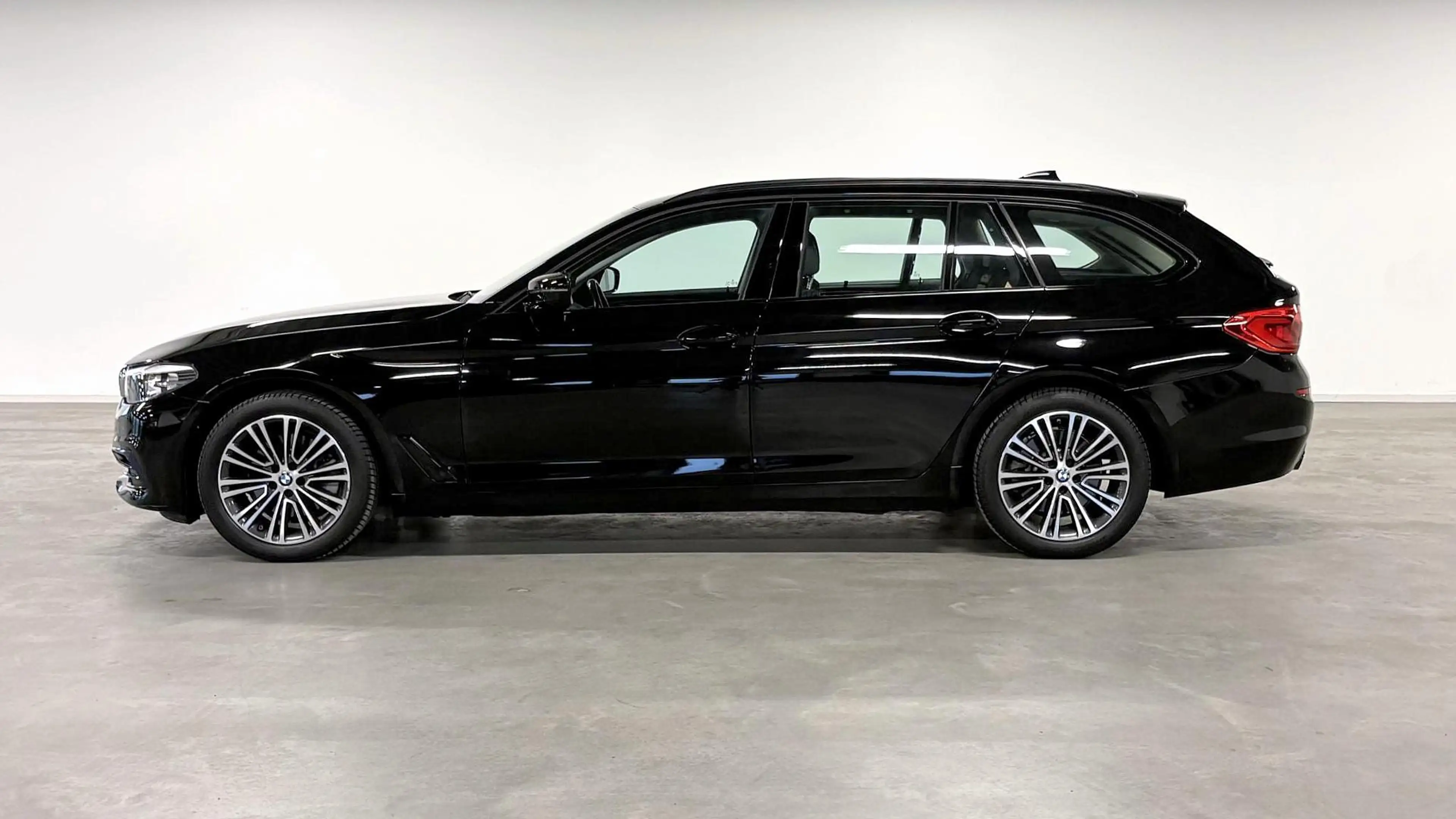 BMW 520 5-serie Touring 520i Executive | Sport Line — photo 4