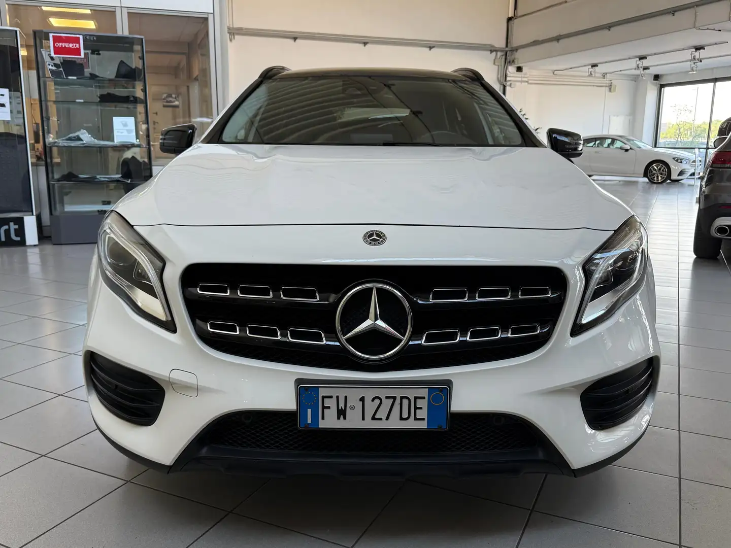 Mercedes-Benz GLA 200 200d Night Edition auto!FULL OPTIONAL!LUCI AMBIENT Blanco - 2