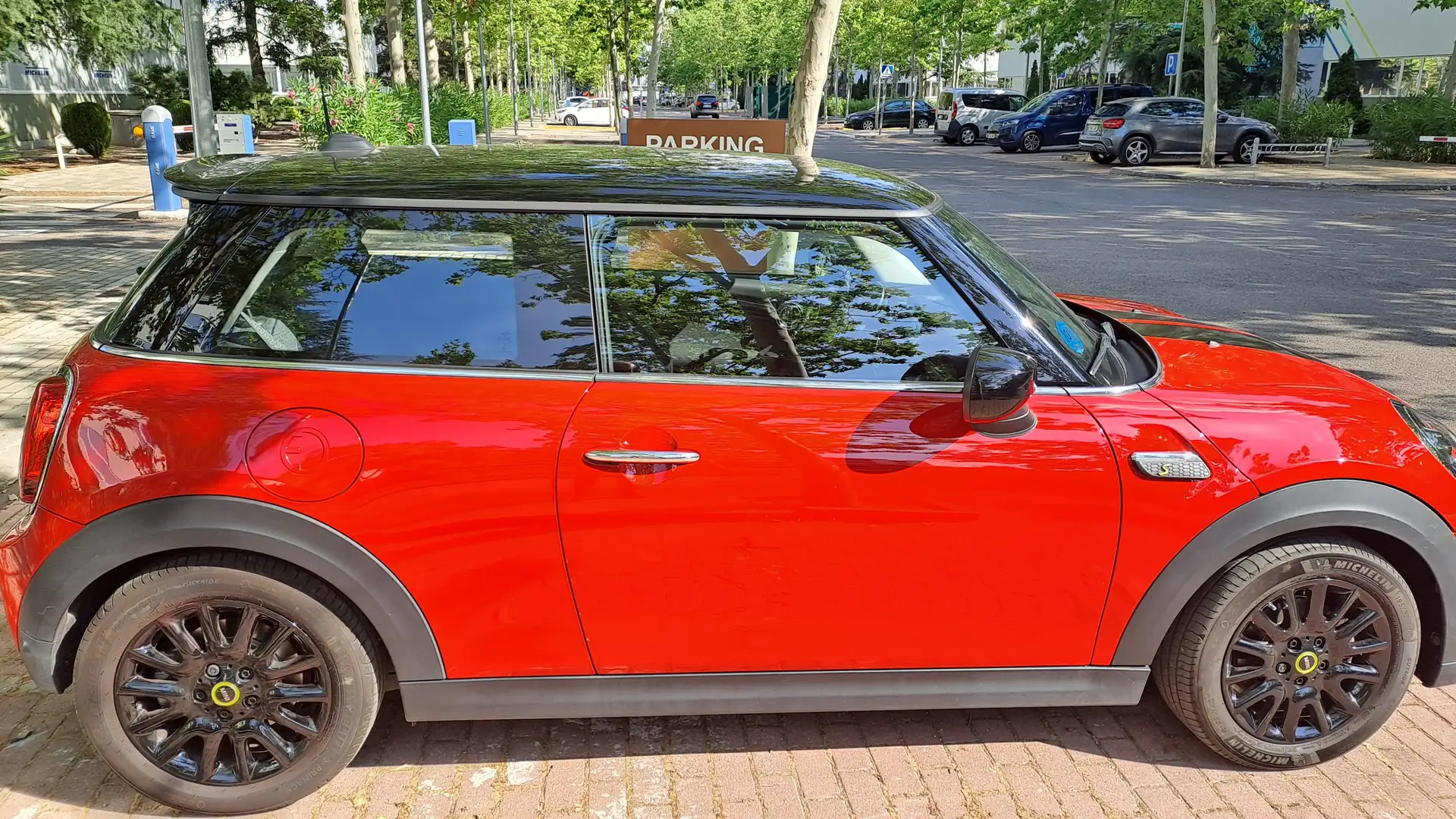 MINI Cooper SE Rojo - 2