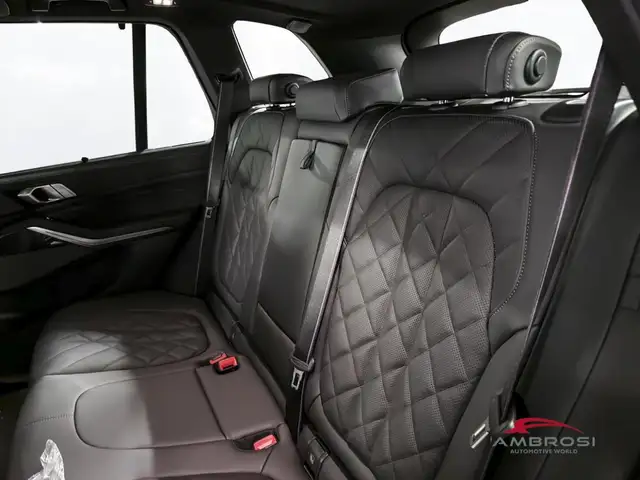 BMW X5 view 11