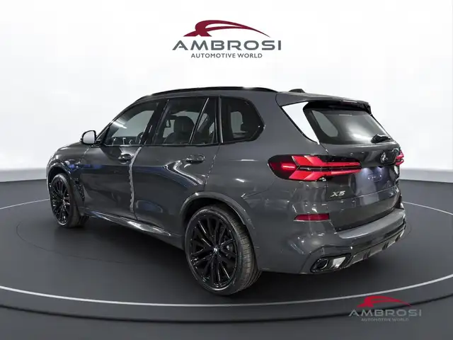 BMW X5 view 4