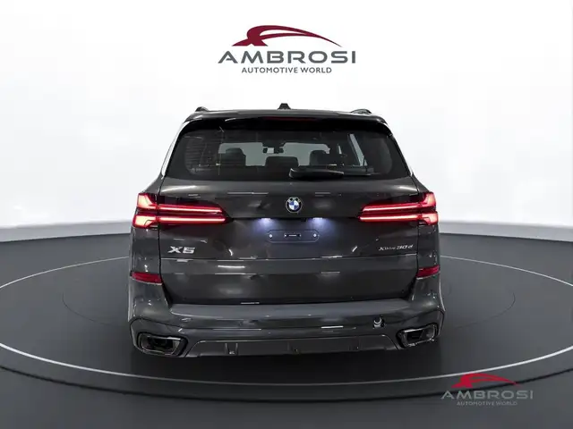 BMW X5 view 8