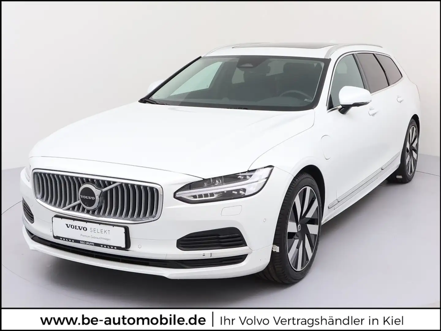 Volvo V90 Kombi 2.0 Plus Bright Recharge Plug-In Hybrid AWD Weiß - 1