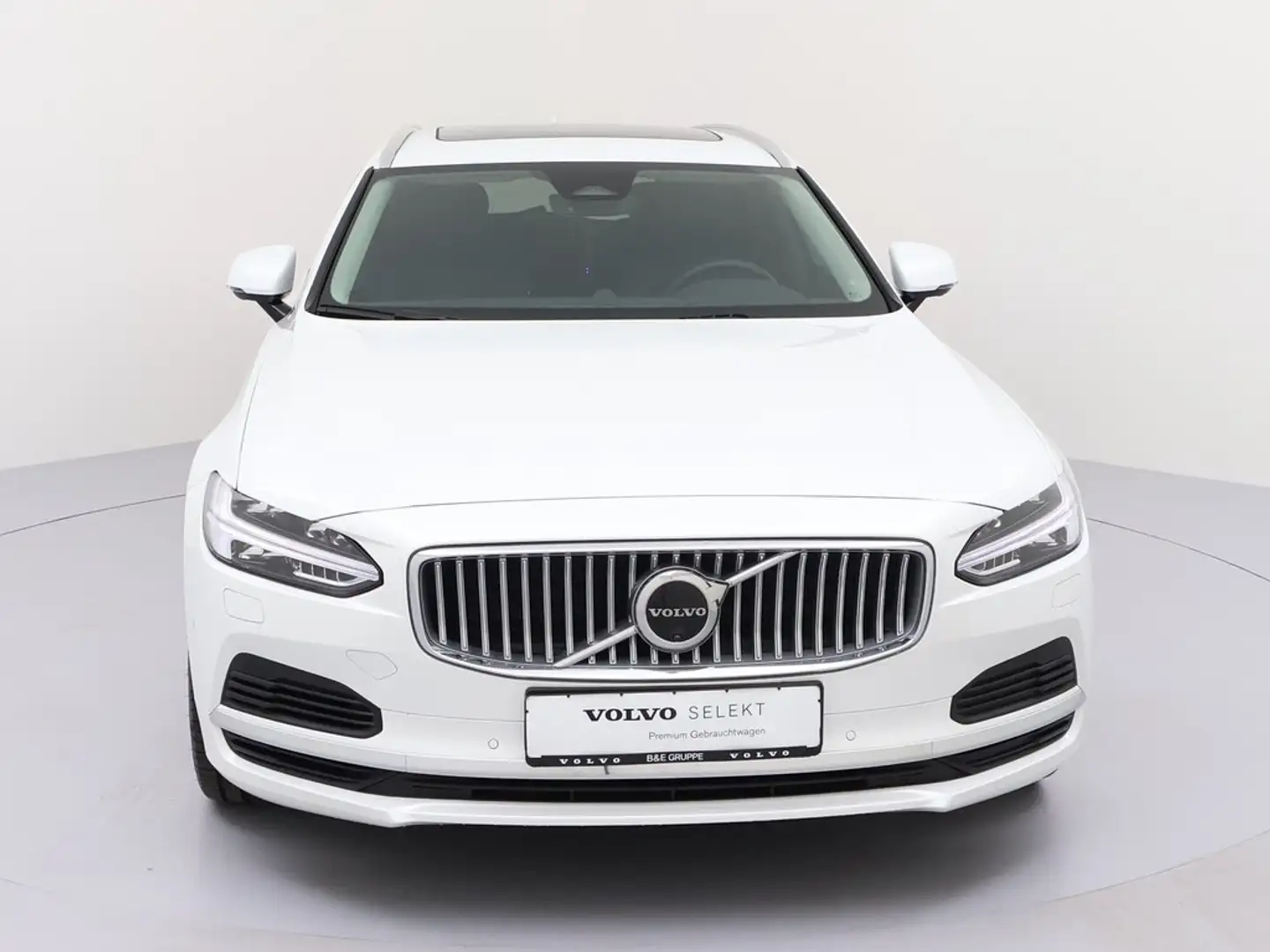 Volvo V90 Kombi 2.0 Plus Bright Recharge Plug-In Hybrid AWD Weiß - 2