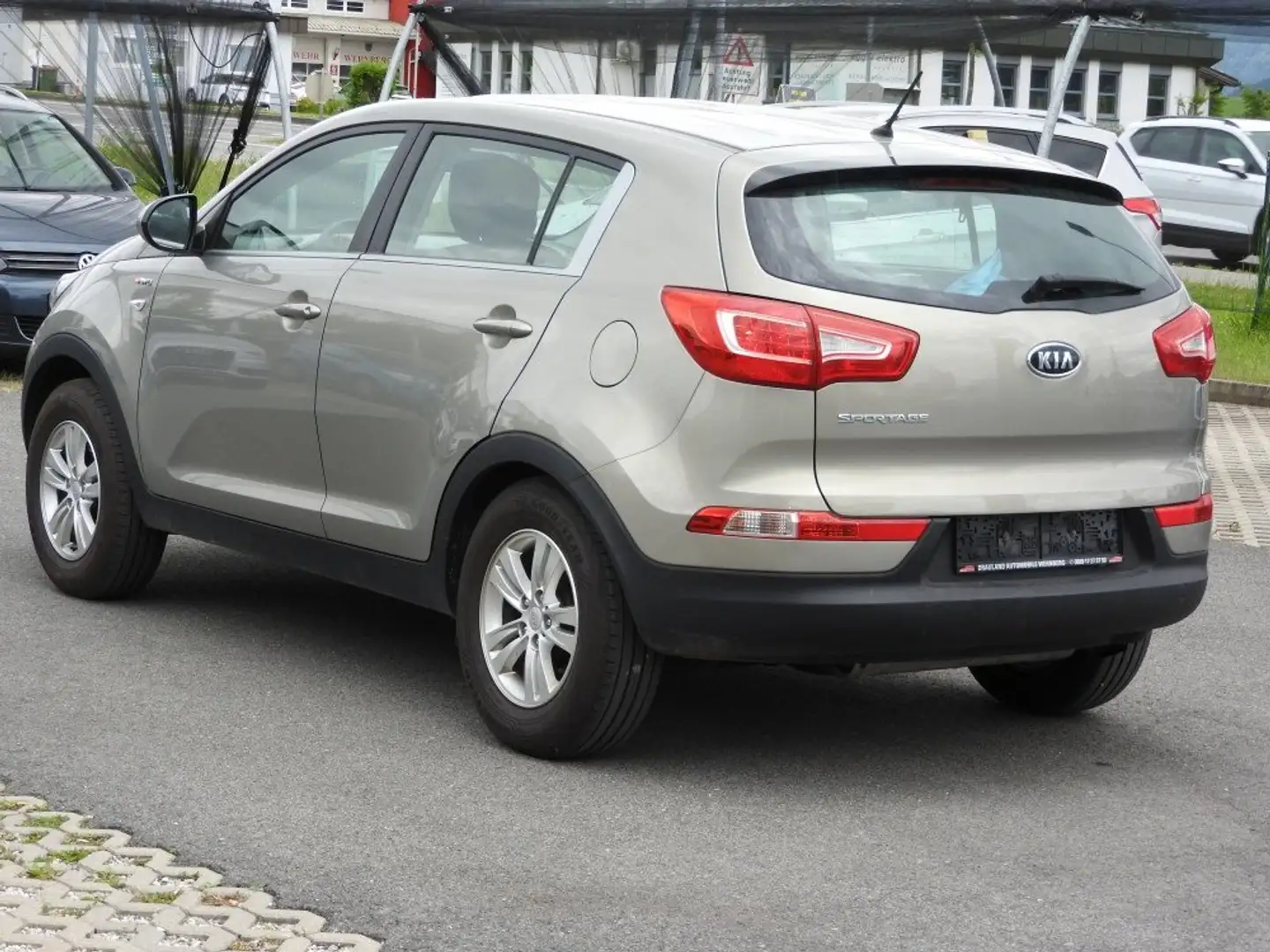 Kia Sportage Cool 2,0 CVVT 4WD Grau - 2