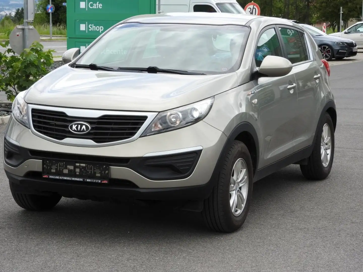 Kia Sportage Cool 2,0 CVVT 4WD Grau - 1