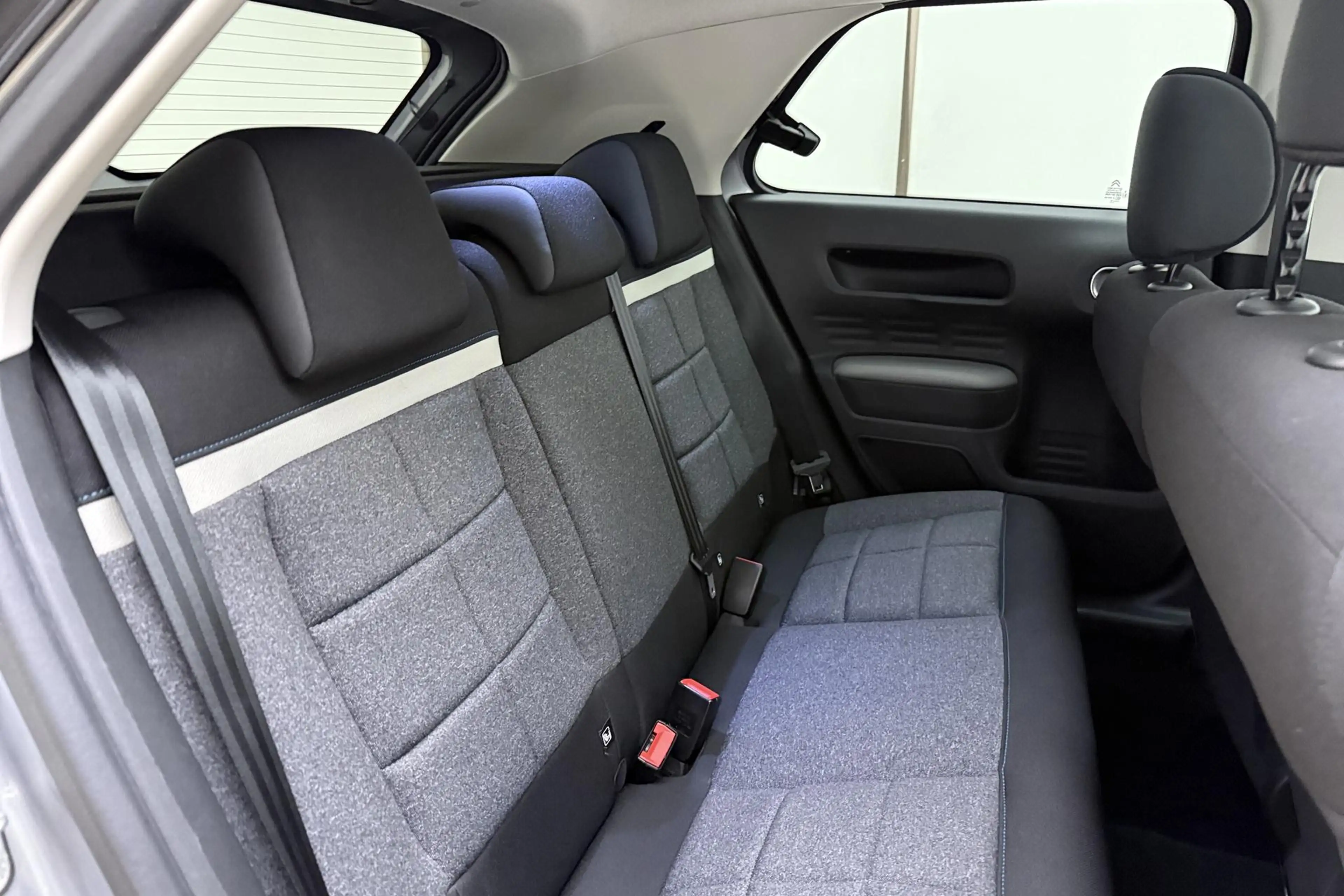 Citroen C4 Cactus 1.2T Shine 110pk | Panorama dak | 17'' LM Velgen | — photo 14