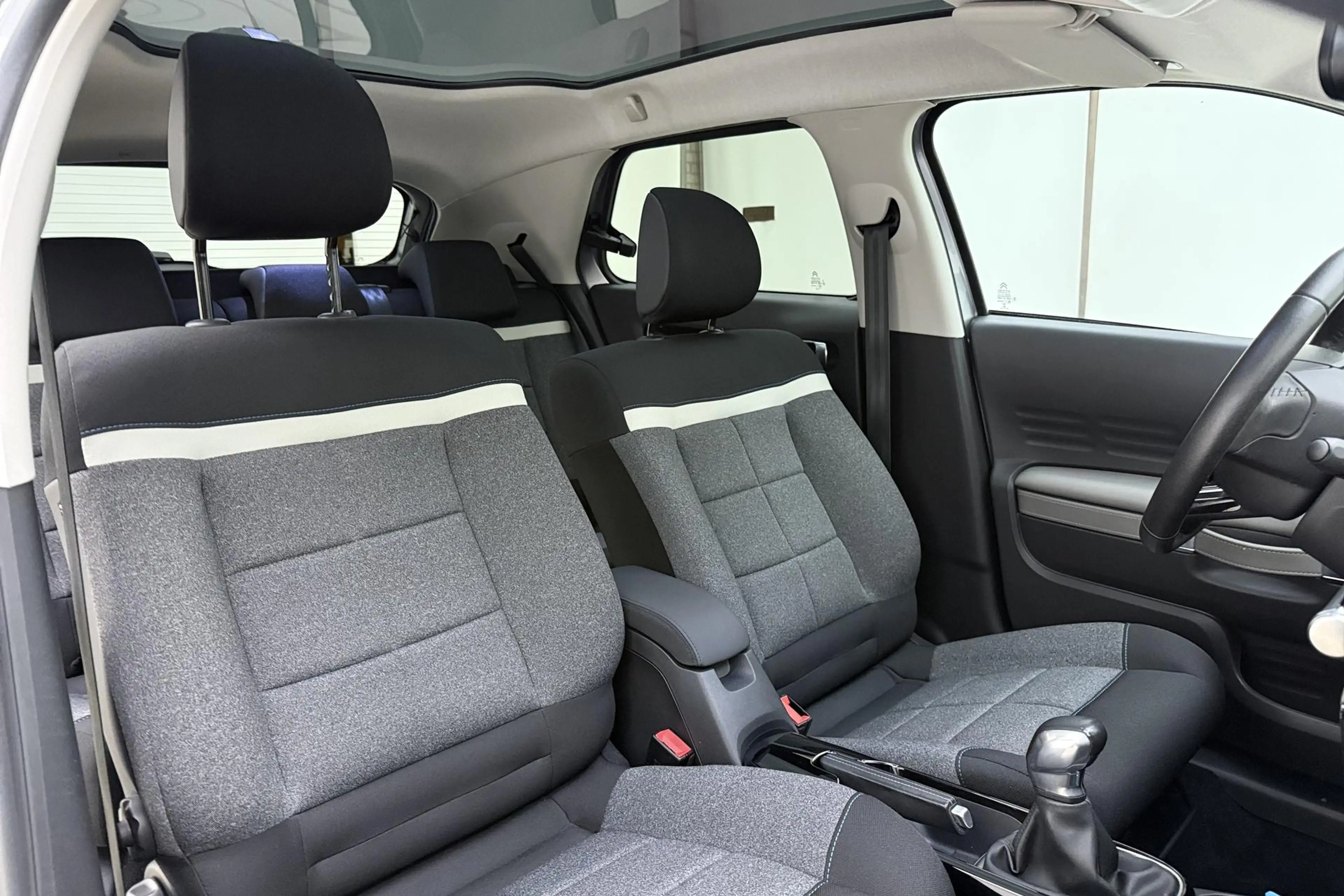 Citroen C4 Cactus 1.2T Shine 110pk | Panorama dak | 17'' LM Velgen | — photo 13