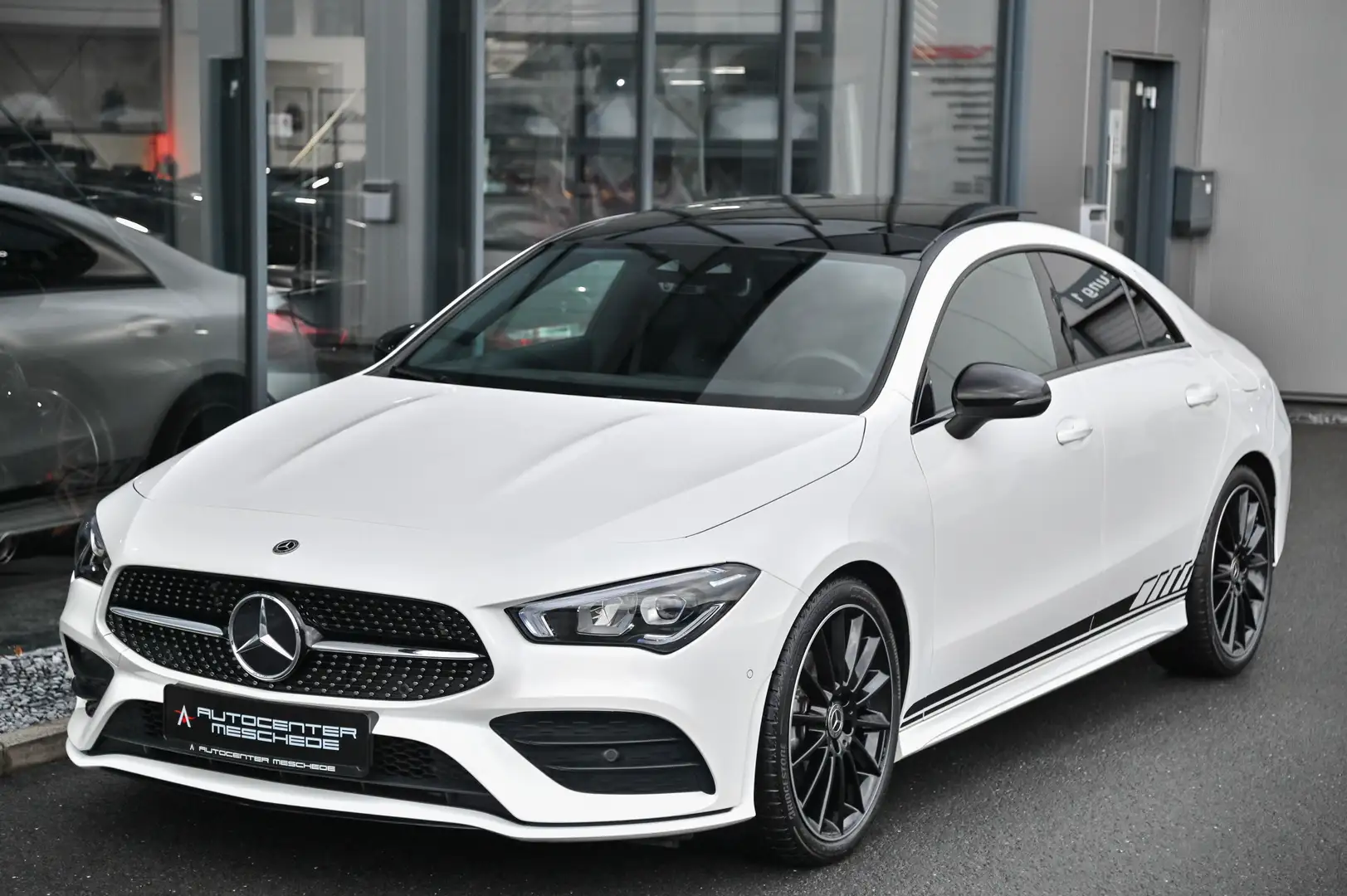 Mercedes-Benz CLA 200 AMG Line MBUX Navi* Pano* Kamera* 19 * Wit - 2