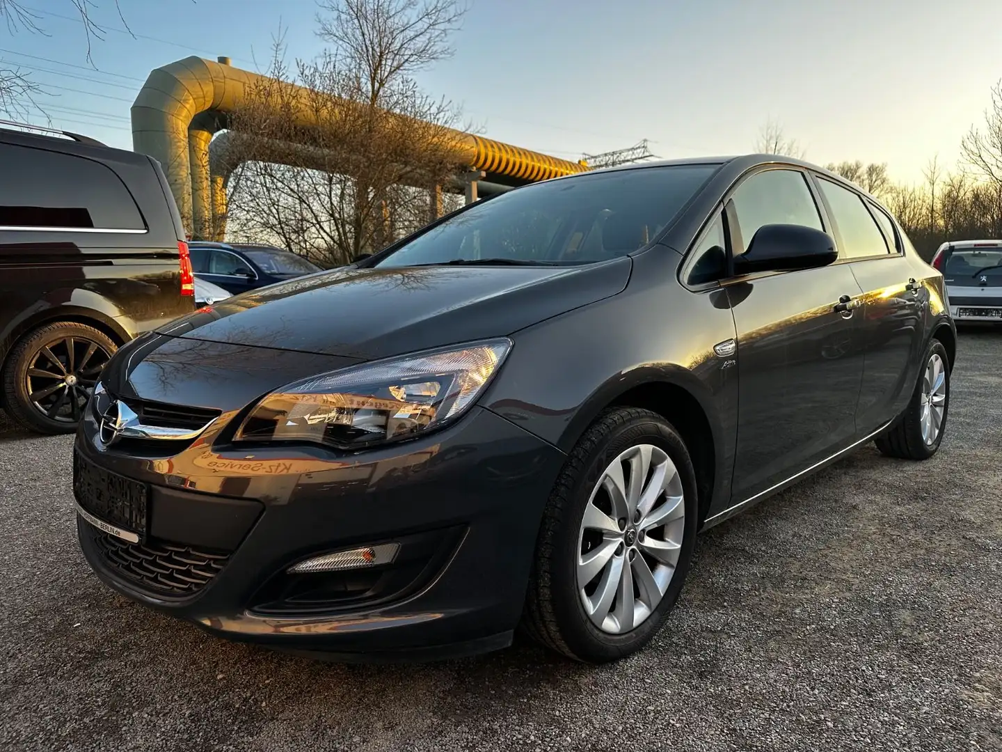 Opel Astra J Lim. 5-trg. Active+PDC+Sitzheiz+Klima Gris - 1