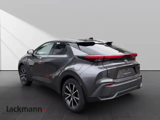 Toyota C-HR view 6