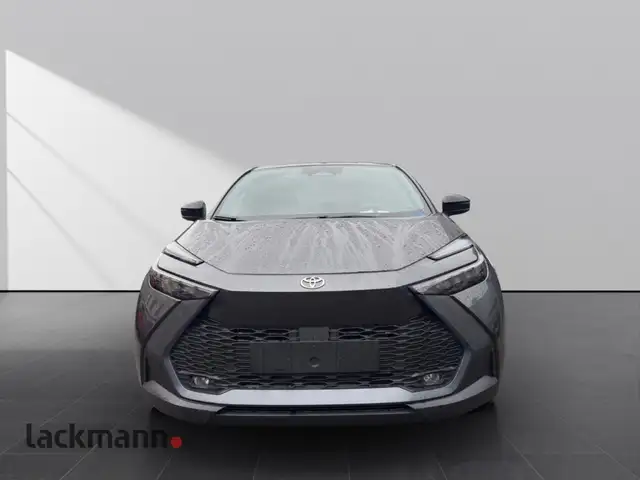 Toyota C-HR view 2