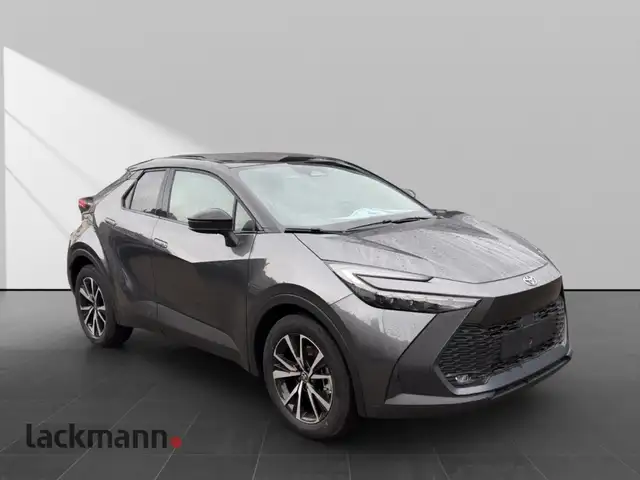 Toyota C-HR view 3