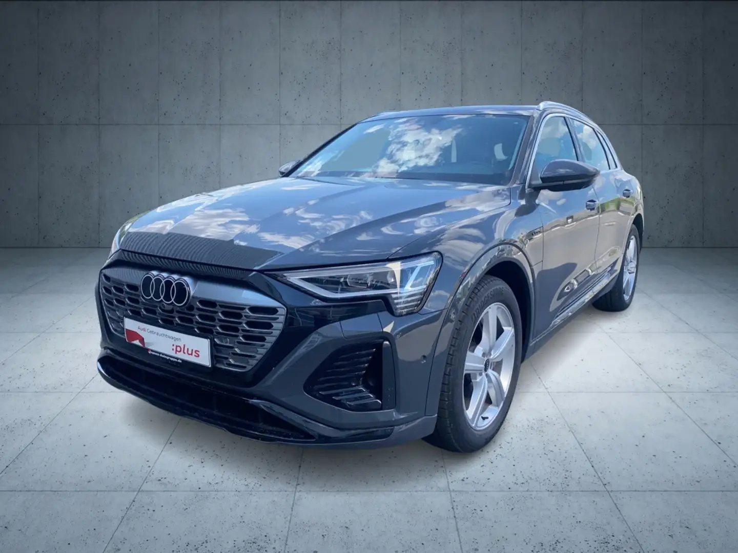 Audi Q8 e-tron S line 50  qu. Matrix 20´ ParkAssist Grau - 2