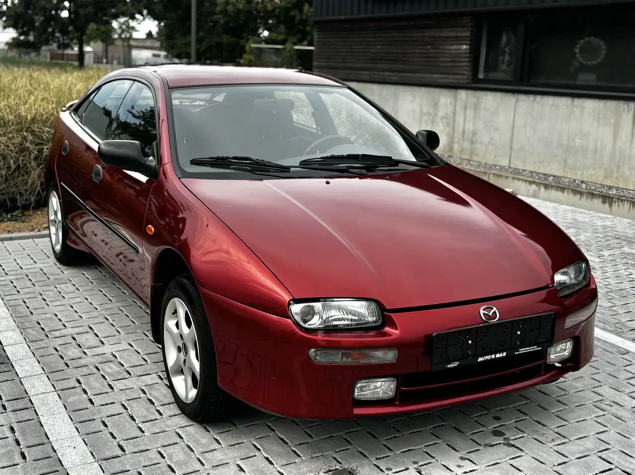 Mazda 323