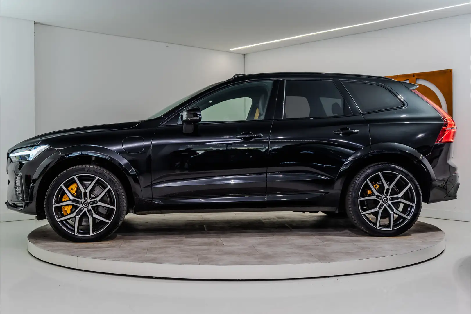Volvo XC60 2.0 T8 AWD Polestar Engineered 455PK | Pano | Lede Zwart - 2