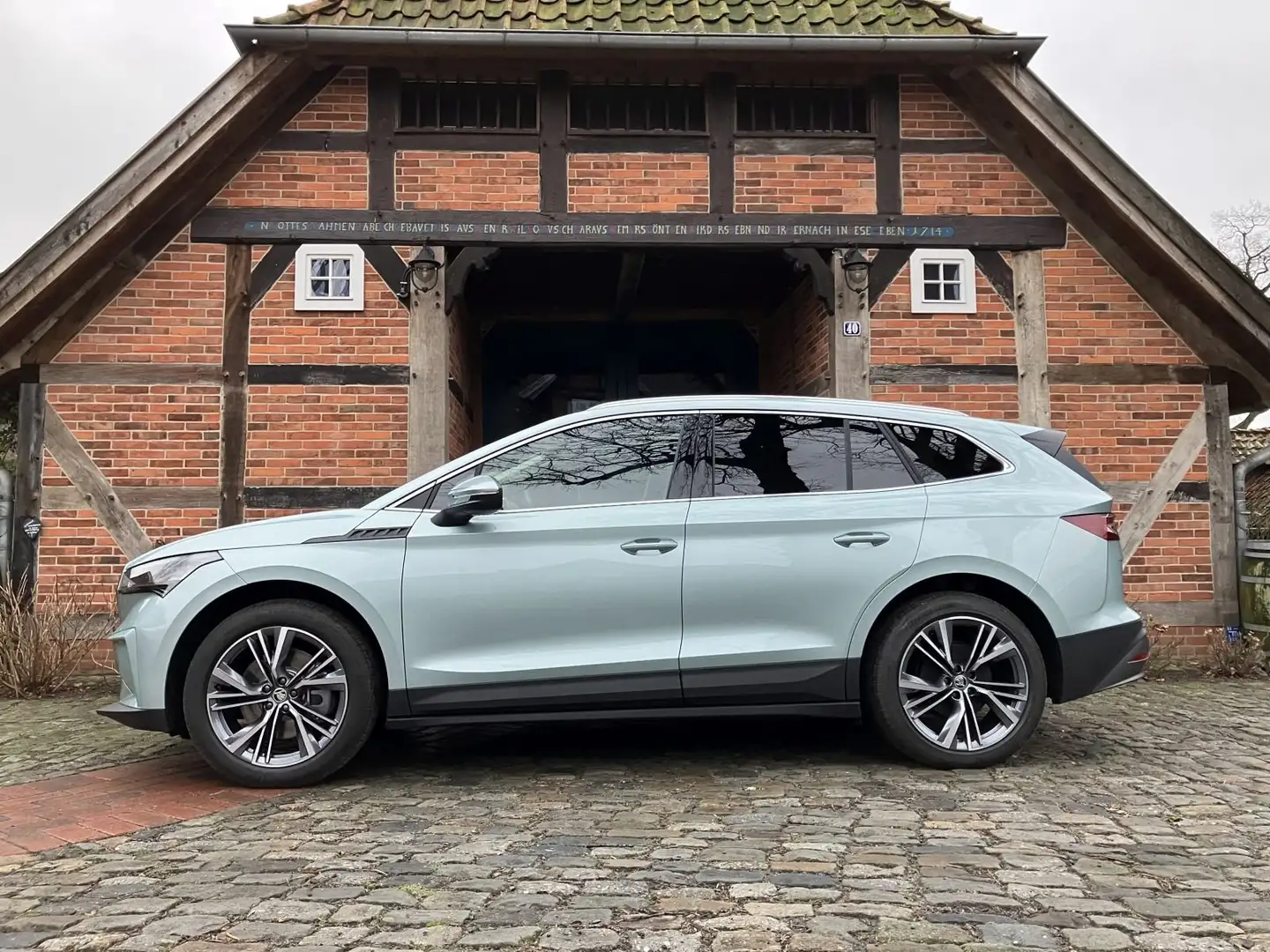 Skoda Enyaq 85 210 kW, AHK, SHZ, KAM, WP, sofort verfügbar Grün - 2