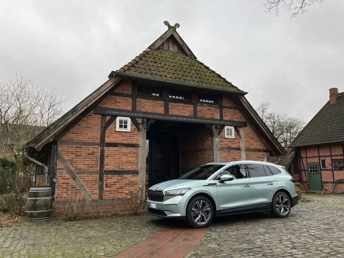 Skoda Enyaq 85 210 kW, AHK, SHZ, KAM, WP, sofort verfügbar Grün - 1