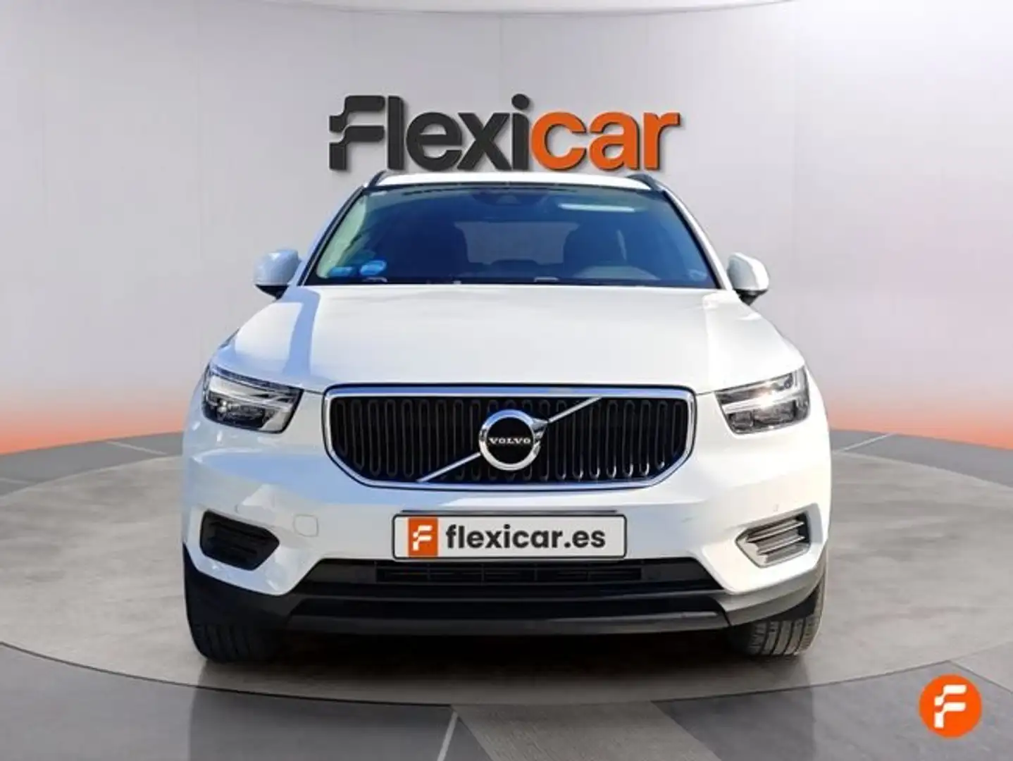 Volvo XC40 T3 Momentum Blanco - 2