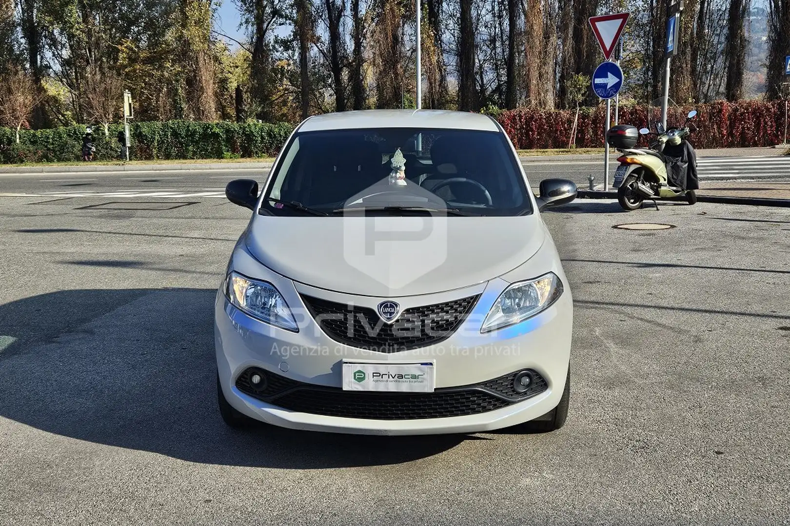 Lancia Ypsilon Ypsilon 1.0 FireFly 5 porte S&S Hybrid Ecochic Gold Argento - 2