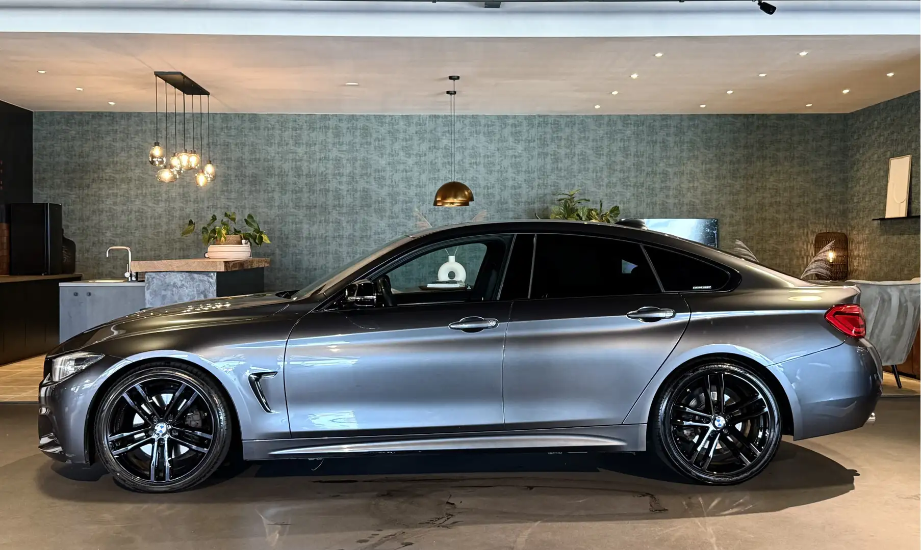 BMW 430 4-serie Gran Coupé 430i High Exe I M-Sport I 19" I Grijs - 2