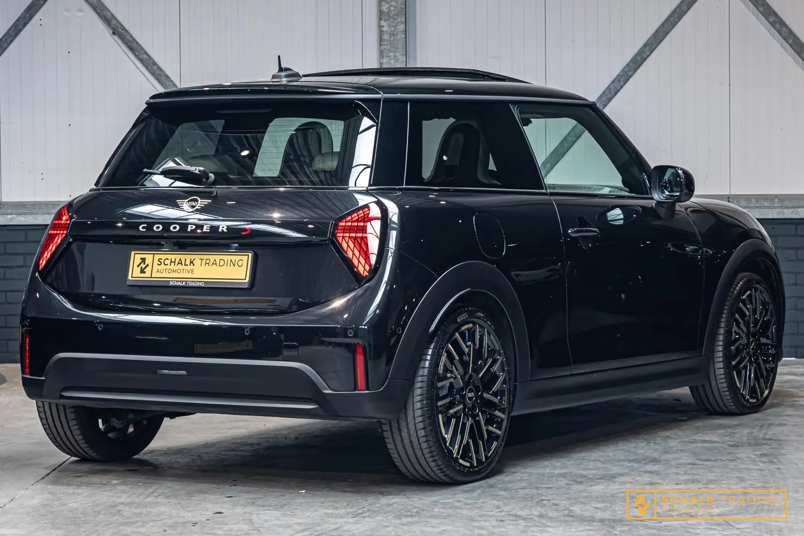 MINI Cooper S 2.0 Favoured XL|Pano|E-stoel|H&K|Full opt|Gara Black - 2