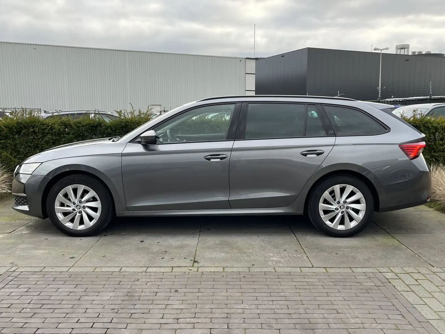 Skoda Octavia Combi 1.5 TSI DSG-7 MHEV First Edition Grijs - 2