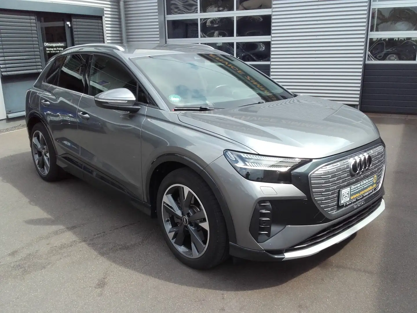 Audi Q4 e-tron 40 e-tron basis siva - 2