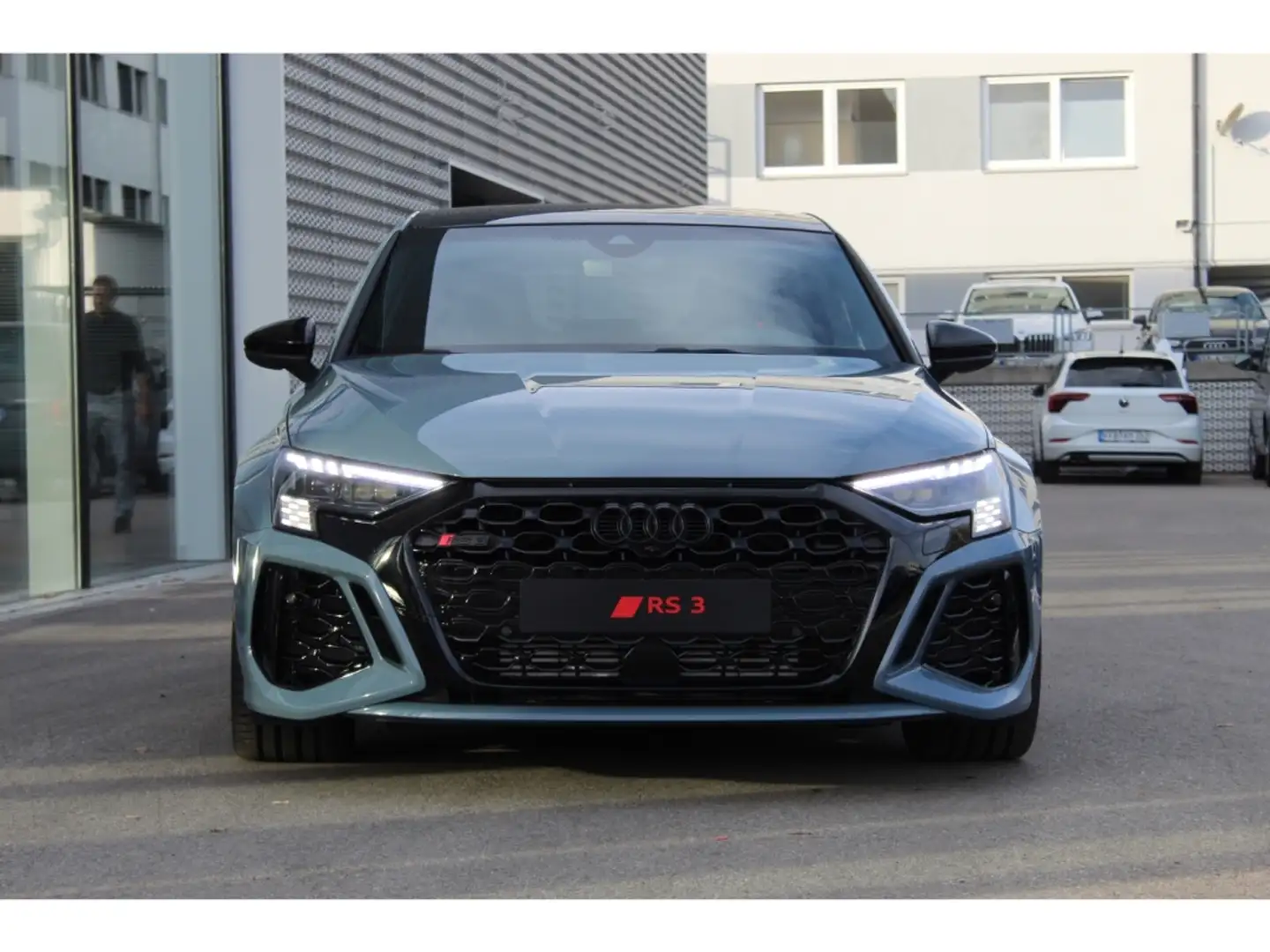 Audi RS3 Limousine qu.S-tr. Mtrx*Pano*SpAGA*B&O*1.HD!!! Grau - 2