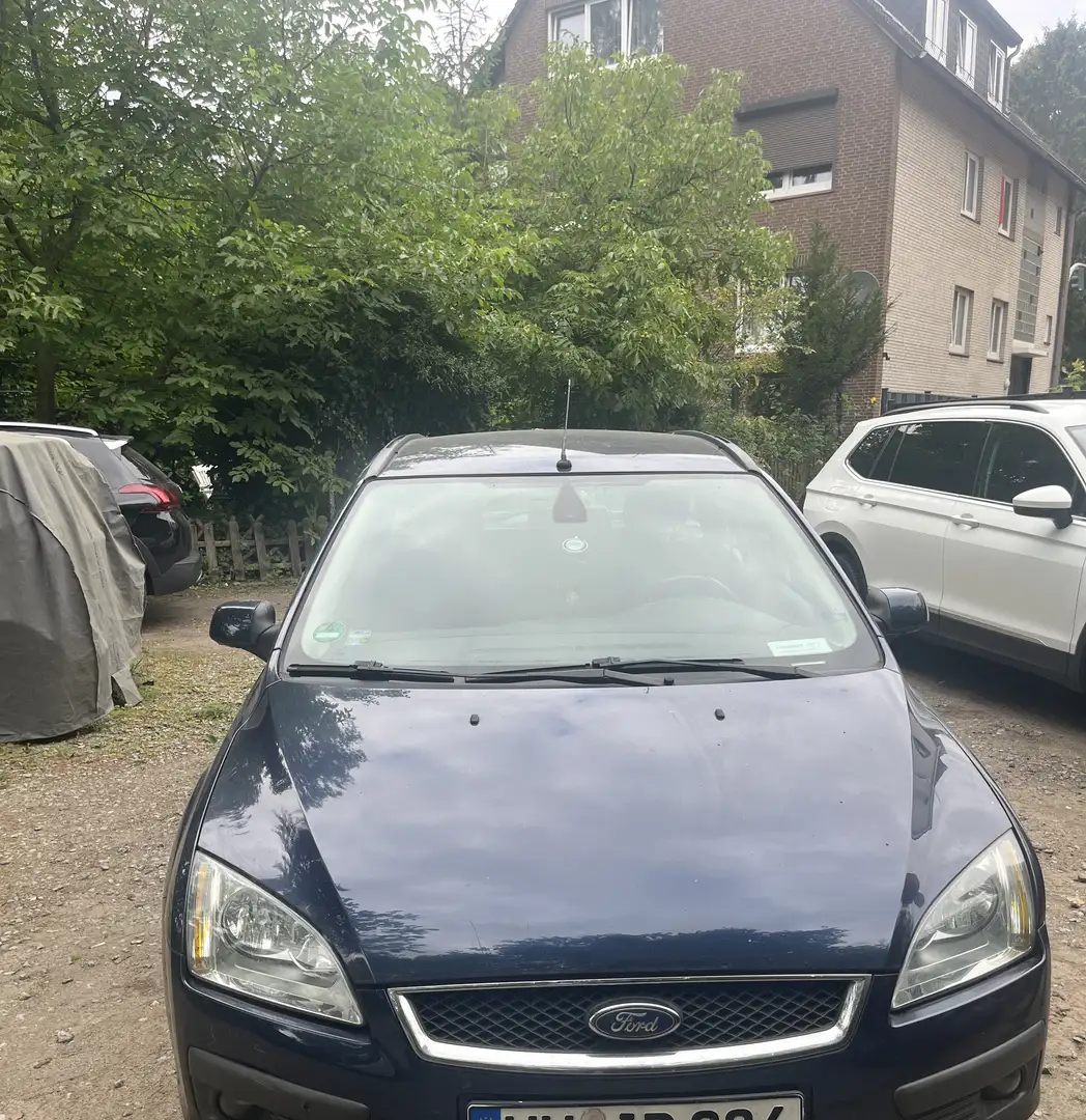 Ford Focus Ghia Blau - 1