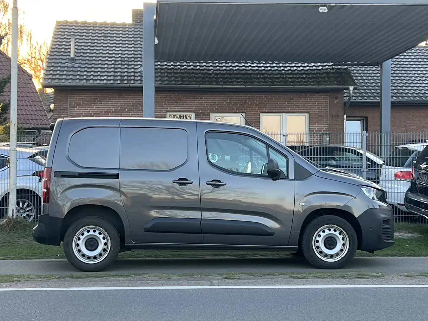 Peugeot Partner Asphalt L1 Klimatronik Navi Rück Und SeitenCam Gris - 2