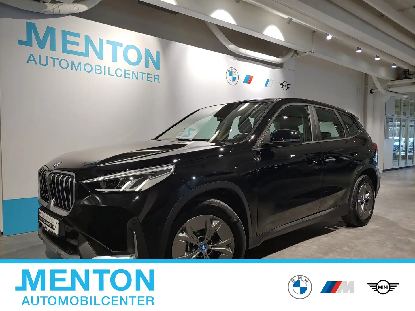 BMW iX1 xDrive30 DAB Parkassistent Shz Schwarz - 1