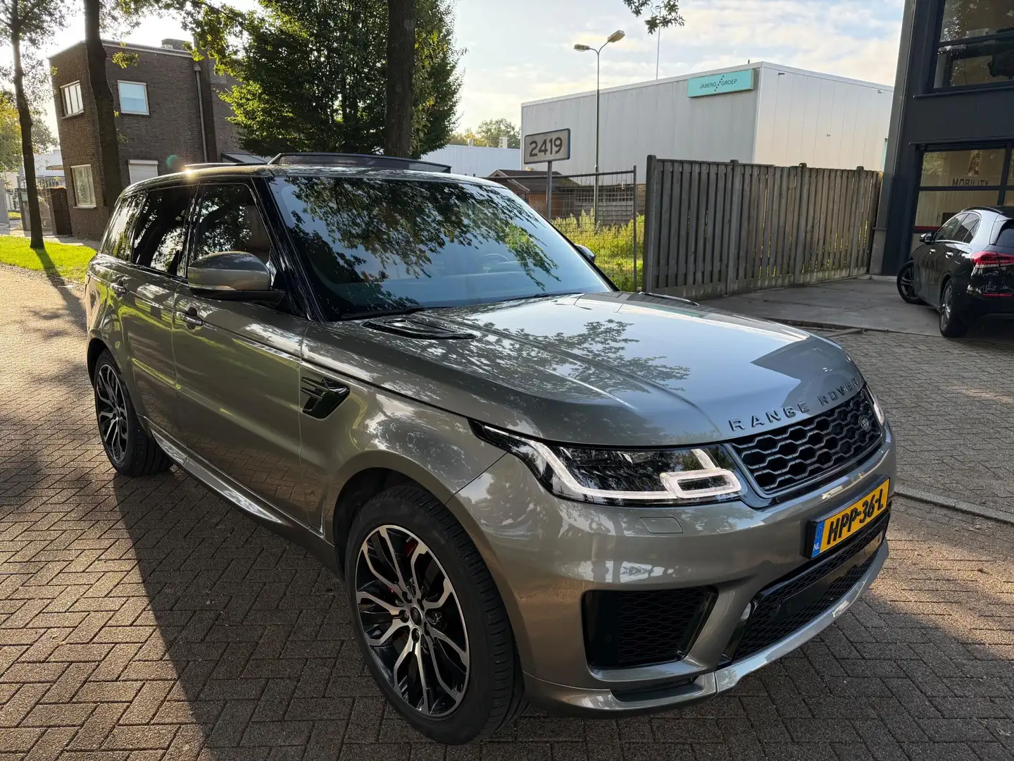 Land Rover Range Rover Sport 2.0 P400e 2019 HSE Dynamic Grijs - 2