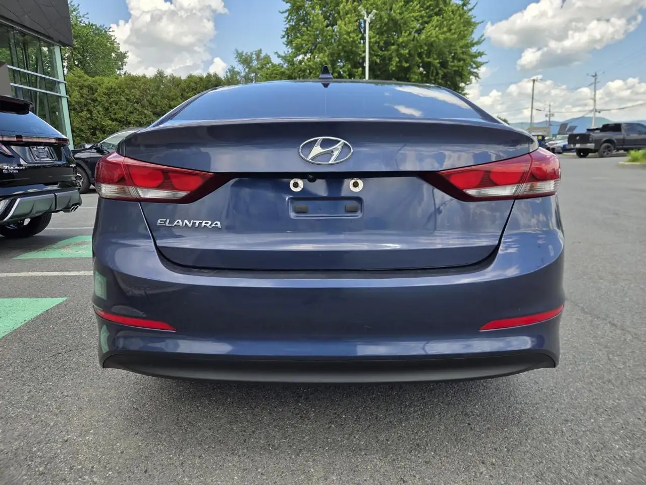 Hyundai ELANTRA photo Hyundai ELANTRA