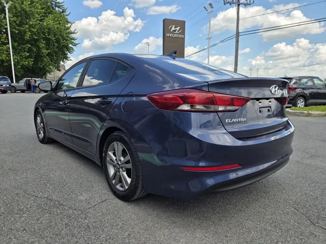 Hyundai ELANTRA photo Hyundai ELANTRA