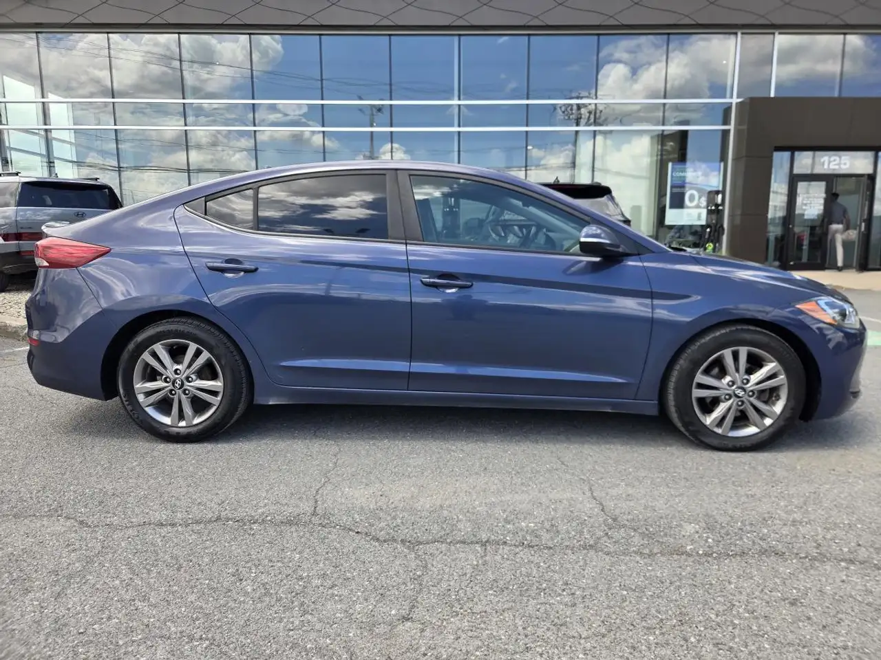 Hyundai ELANTRA photo Hyundai ELANTRA