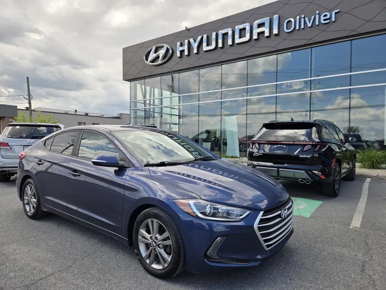Hyundai ELANTRA photo Hyundai ELANTRA