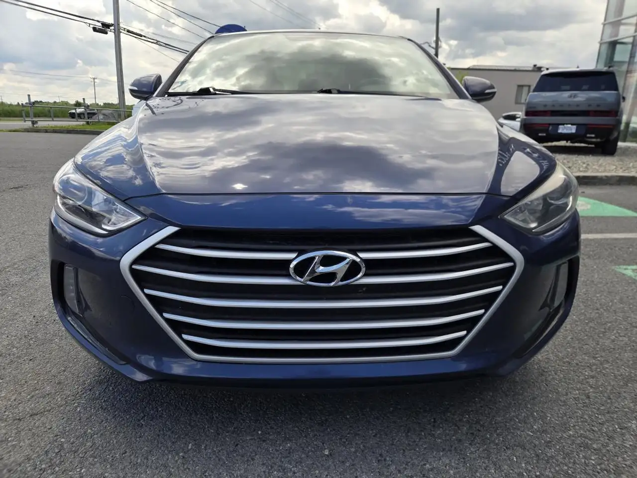 Hyundai ELANTRA photo Hyundai ELANTRA