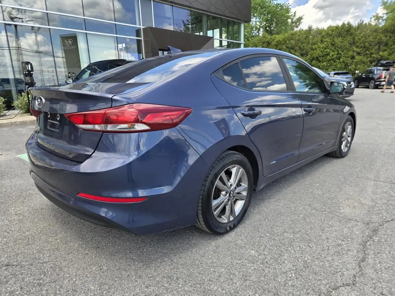 Hyundai ELANTRA photo Hyundai ELANTRA