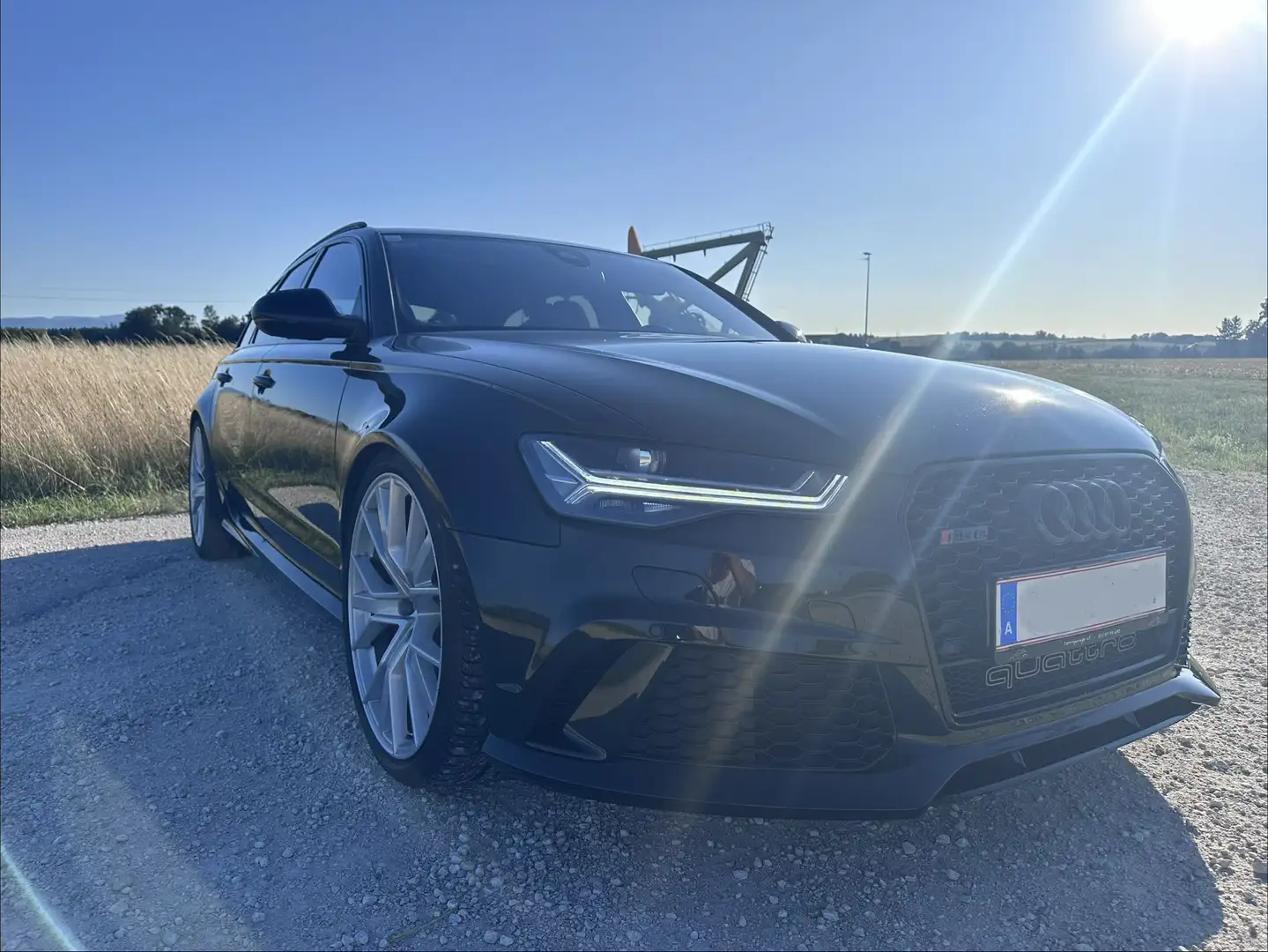Audi RS6 Avant performance 4,0 TFSI COD tiptronic Schwarz - 1