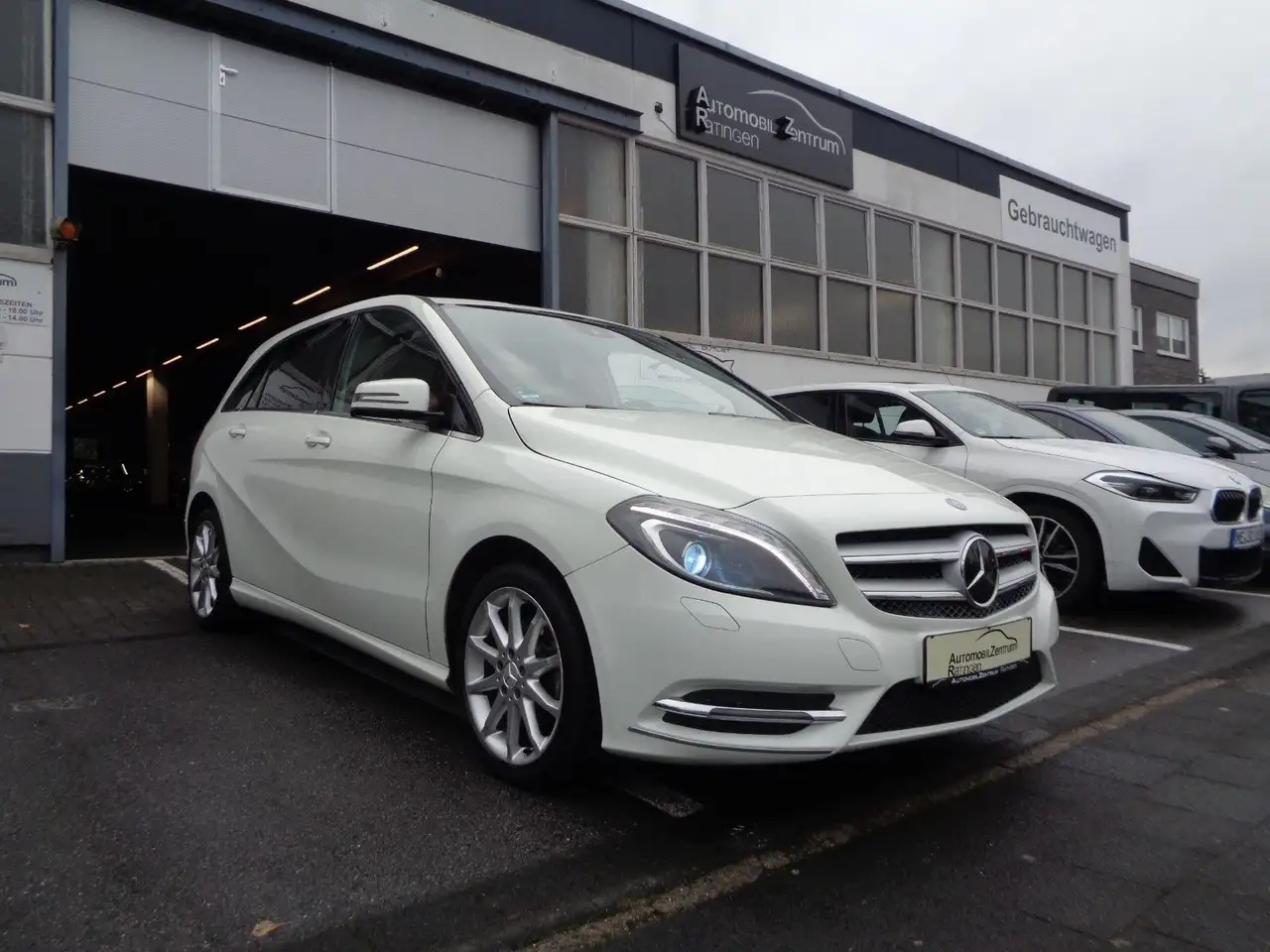 Mercedes-Benz B 180