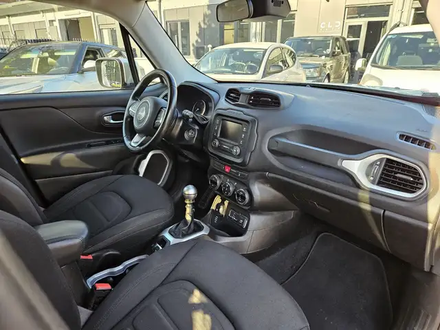 Jeep Renegade view 10