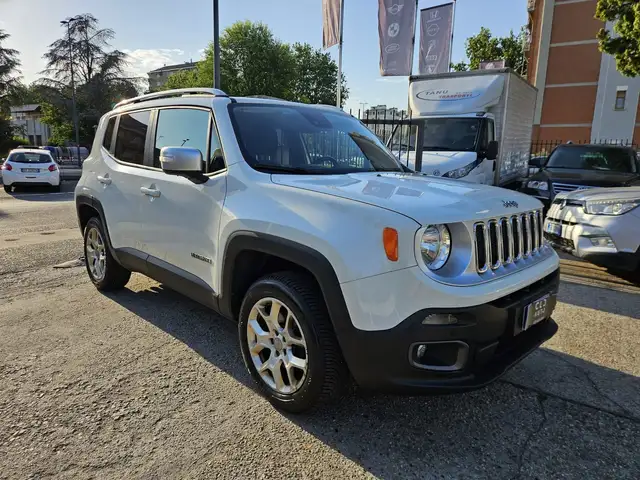 Jeep Renegade view 3